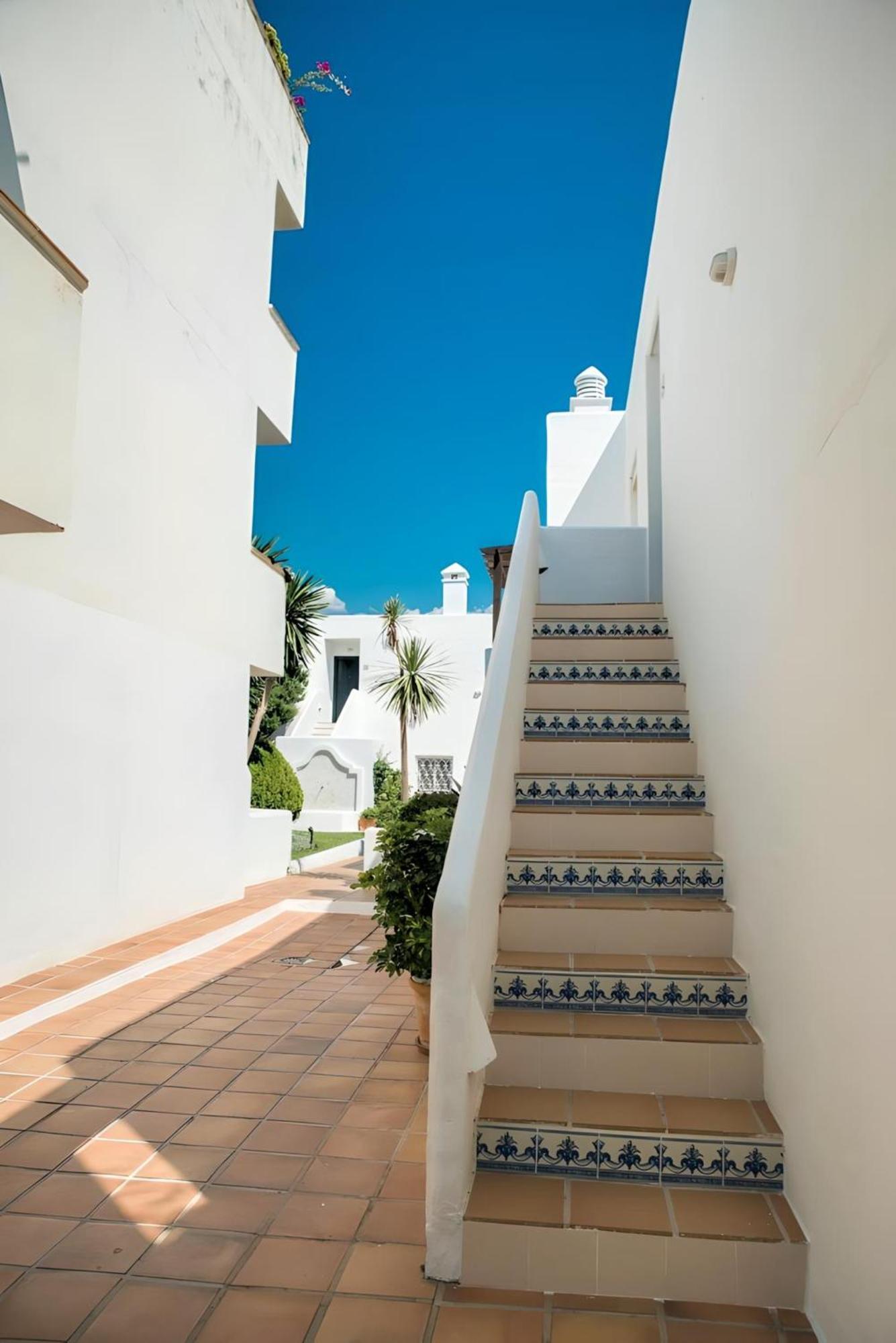 Gorgeous 2Br Apt. W/ Mountain View Puerto Banus Марбелья Экстерьер фото